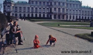 IV-Lasteni-kanssa-Belvederen-linnalla-1981