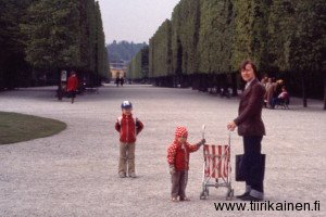 IV-Schonbrunnin-linnan-puistossa-1981
