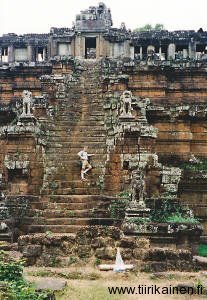 kam-angkor-watissa-2001