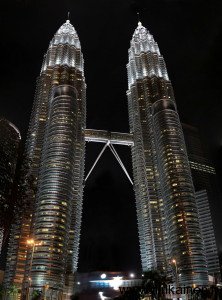 mal-twin-towers-night-lights