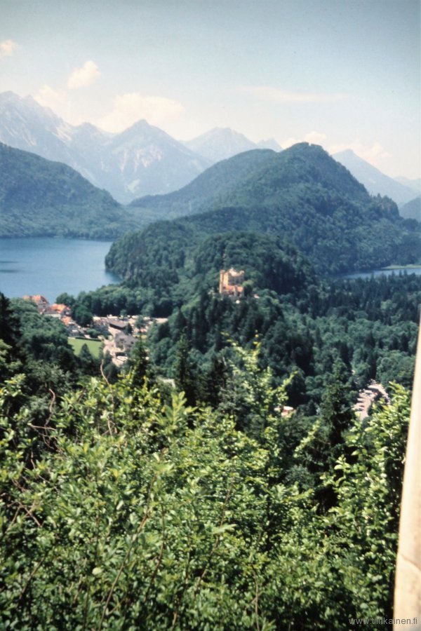 Neuschwansteinin ikkunasta Schwangaun suuntaan