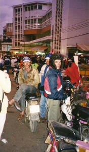 vie-ihmisia-da-latissa-20c-lammossa-2001