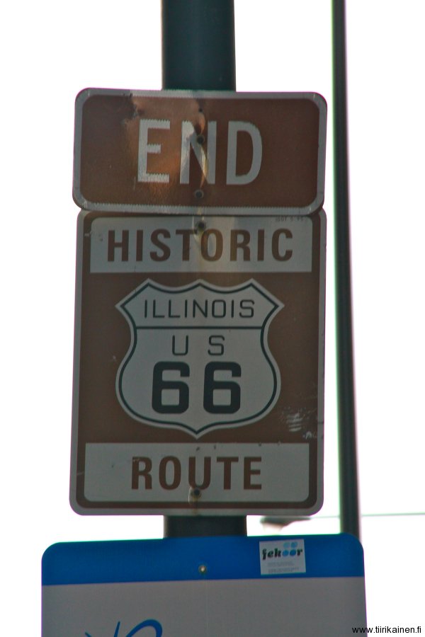 Route 66 end sign in Chicago